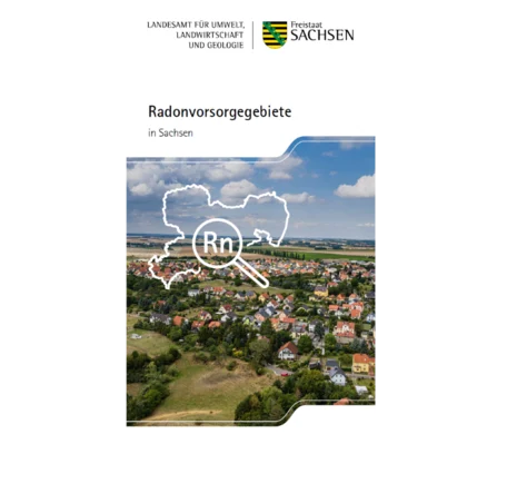Cover der Publikation Radonvorsorgegebiete in Sachsen - Dargestellt ist eine Luftaufnahme einer Gemeindeüberlagert durch eine stilisierte Karte Sachsens mit einem Hinweis auf das Elementarzeichen Rn