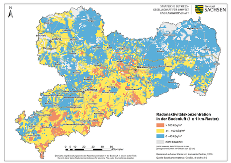 Karte des Freistaates Sachsen eingefärbt in der abgeschätzten Radonaktivitätskonzentration in der Bodenluft in 1 x 1 km-Raster.